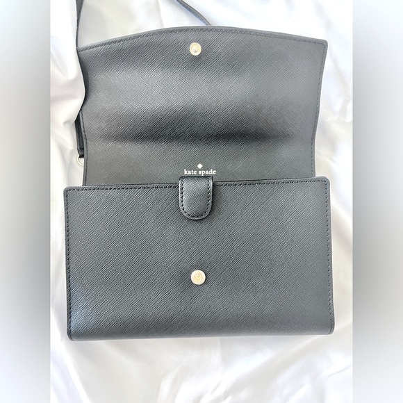 Kate Spade sleek Black Leather Crossbody Bag with Adjustable Strap - Picture 6 of 9
